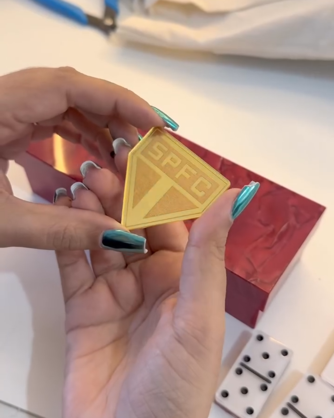 Dominó de Resina Personalizado São Paulo – Edição Holográfica